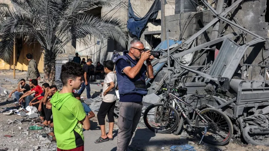 Israel agrees pauses in fighting but rules out ceasefire
