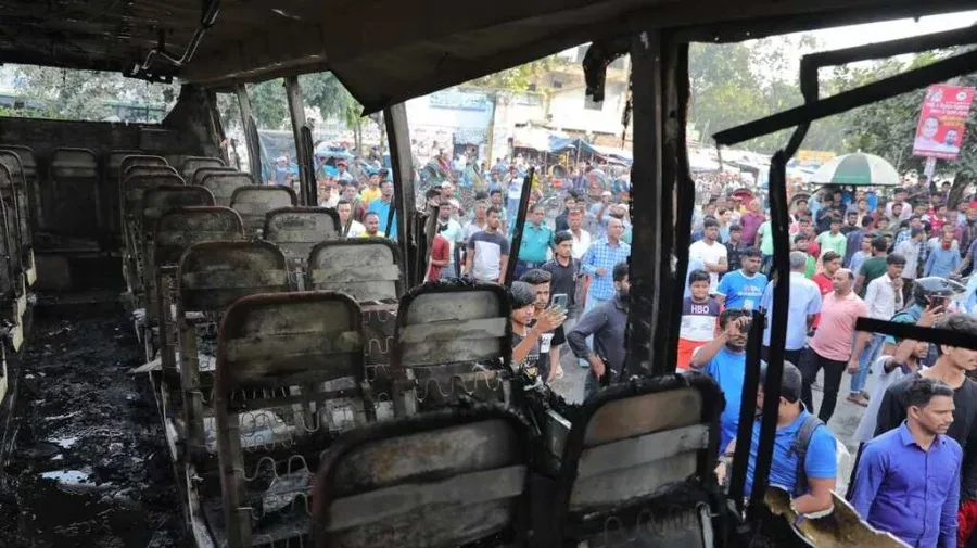 Bus set on fire in Gulistan