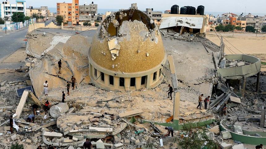 Israel-Palestine conflict: Nearly 1,000 killed as fighting enters second day