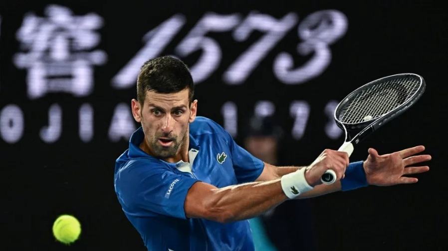 Smooth Djokovic glides into last 16 at Australian Open
