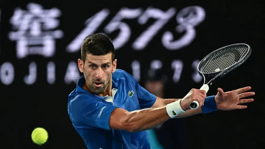 Smooth Djokovic glides into last 16 at Australian Open
