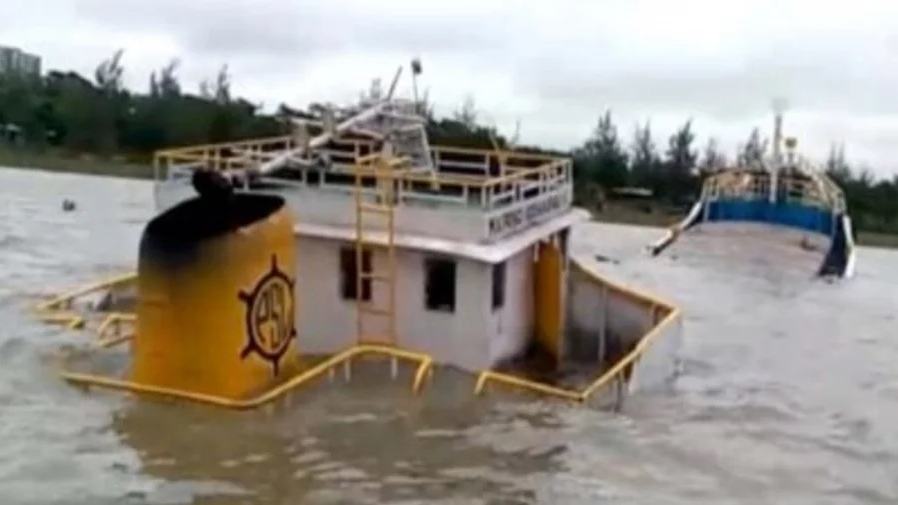 Coal-laden vessel sinks in Pasur River in Mongla