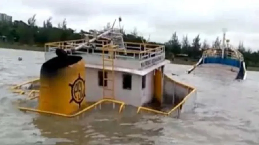 Coal-laden vessel sinks in Pasur River in Mongla