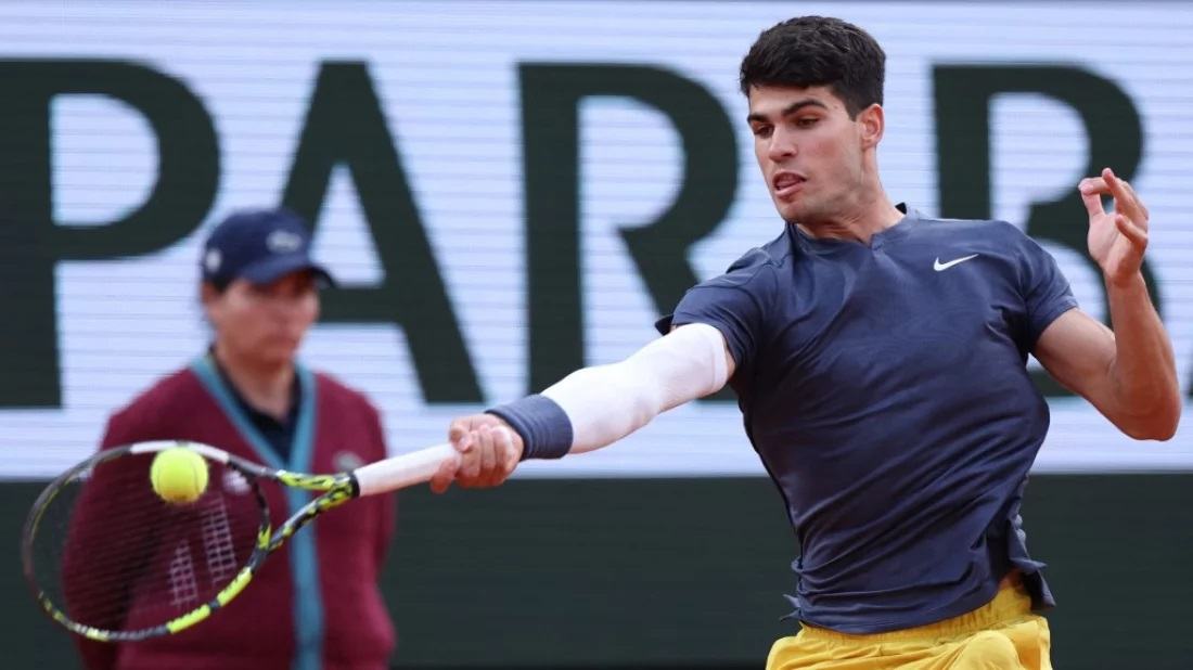 Alcaraz sets up French Open semi-final against Sinner