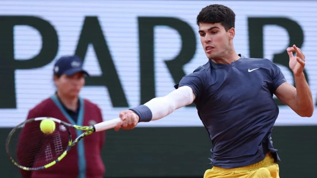 Alcaraz sets up French Open semi-final against Sinner