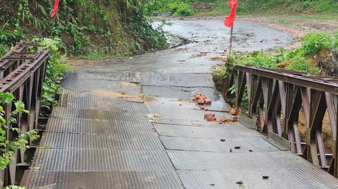 Soil erosion under bridge halts traffic between Ruma and Thanchi