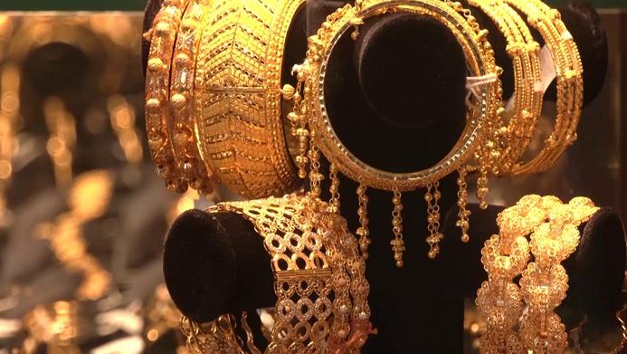 Gold prices raised by Tk 630 per bhori