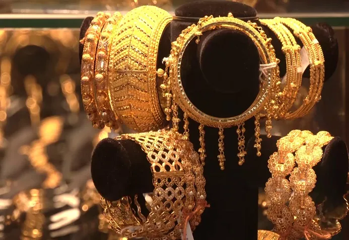 Gold prices raised by Tk 630 per bhori