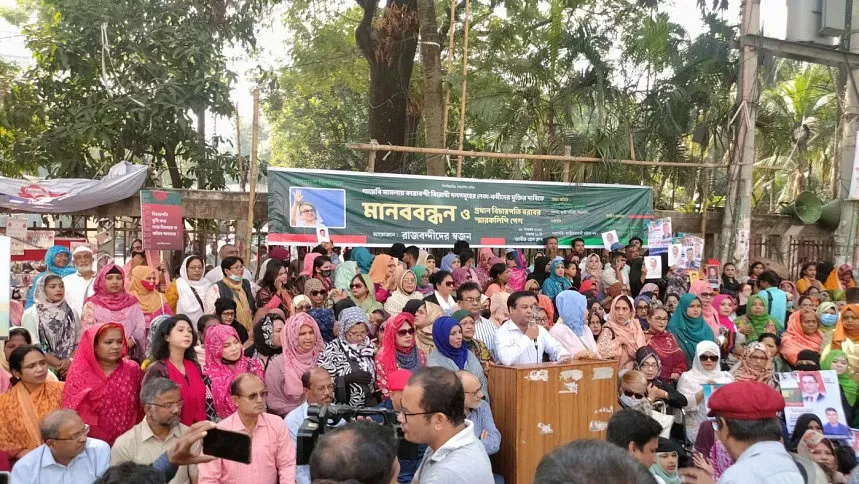 Arrested BNP men's family members form human chain, demand release