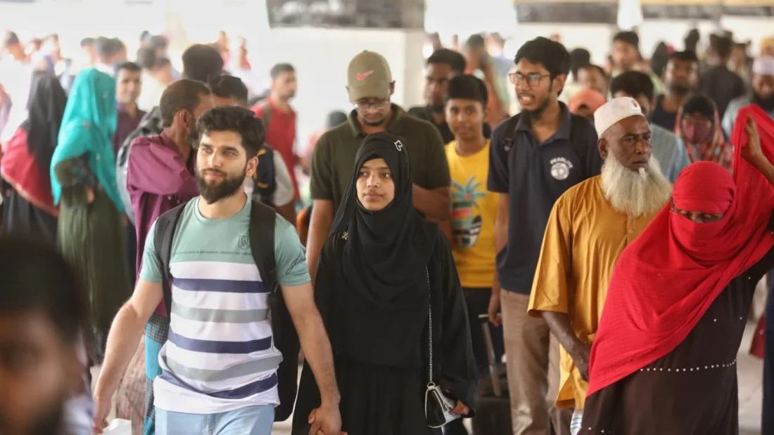Dhaka witnesses bustling return of people as Eid holidays end