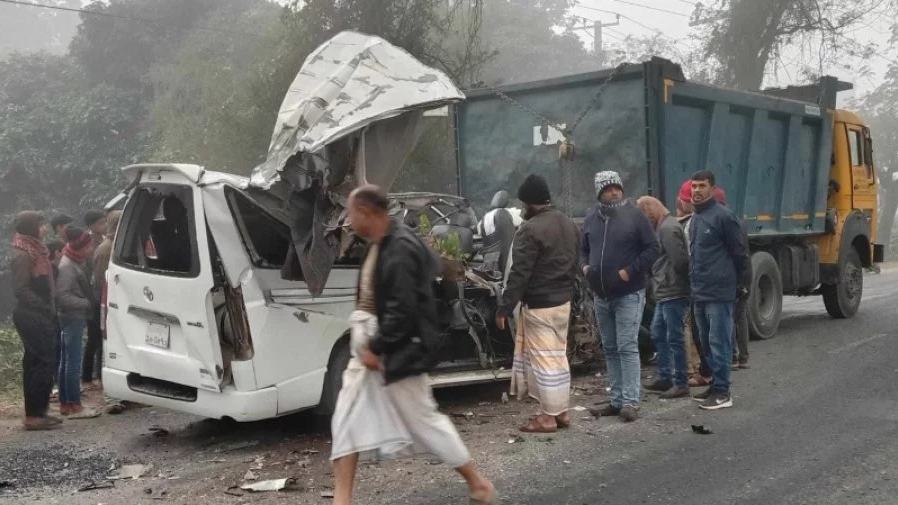 2 killed in bus-microbus collision in Pabna