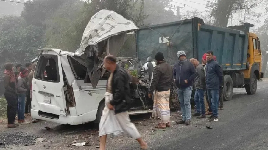 2 killed in bus-microbus collision in Pabna