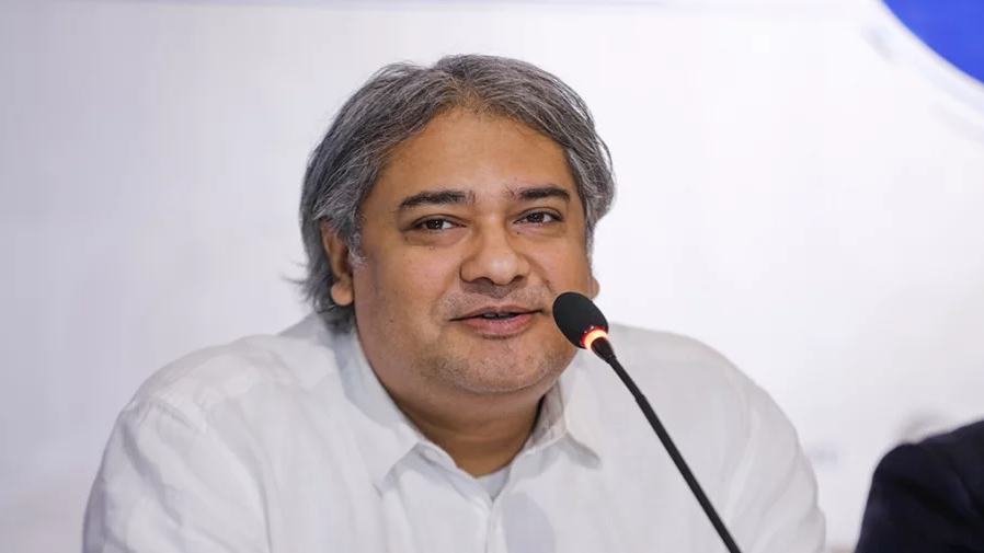 Arafat: There shall be free, unrestricted freedom of expression and information
