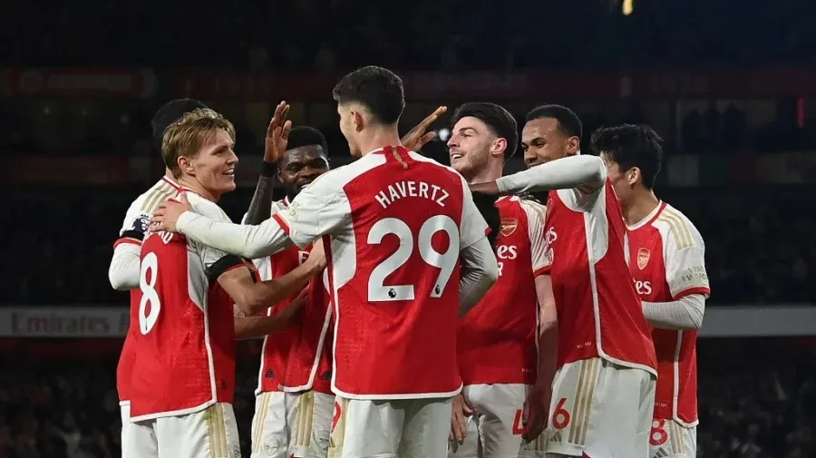Five-star Arsenal thrash Chelsea to open up Premier League lead