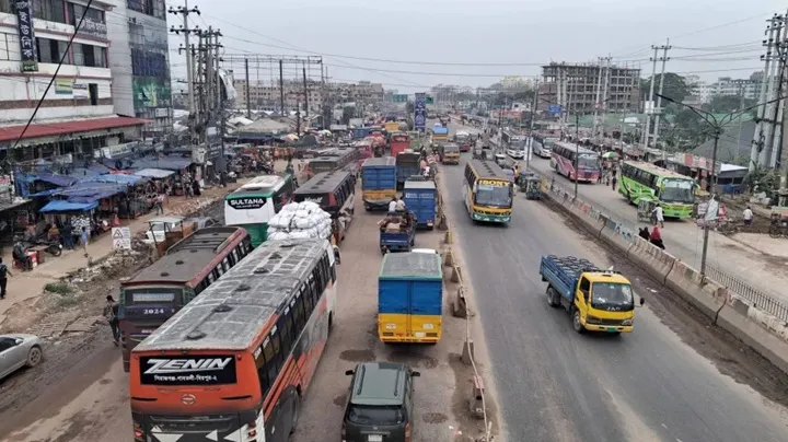 Eid rush begins on Dhaka’s outskirts, but no gridlock yet
