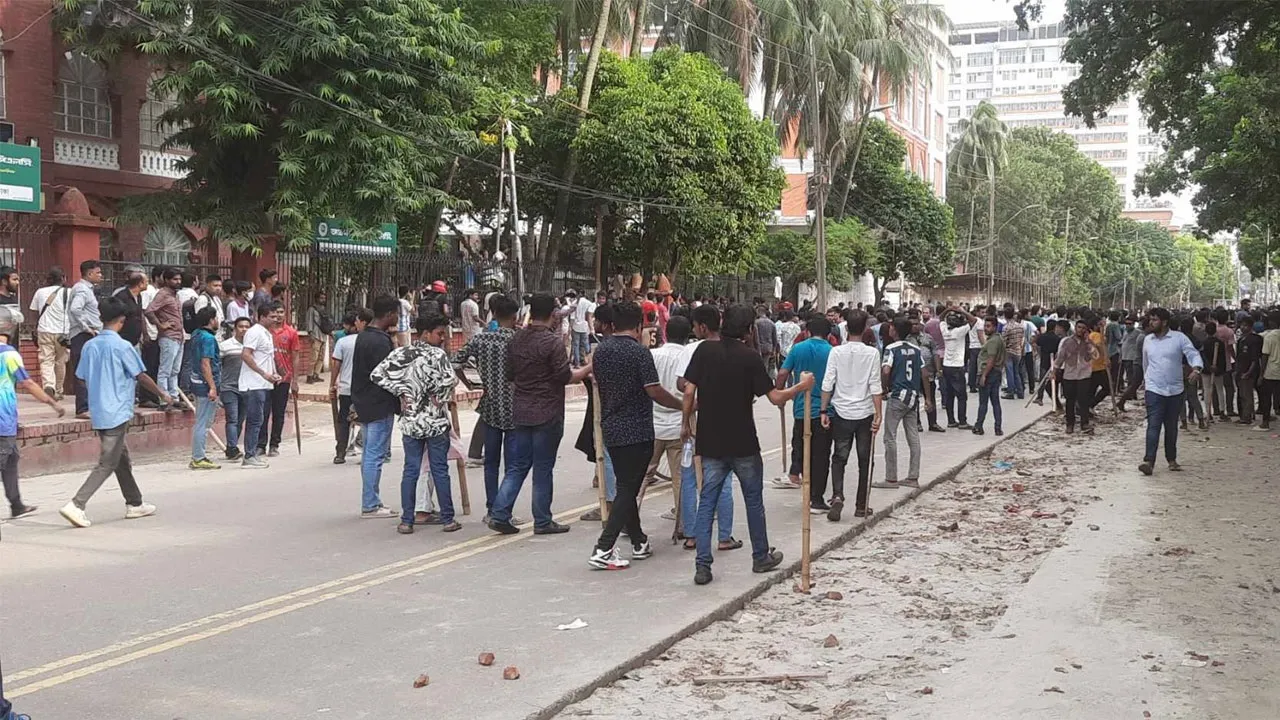 Second Day of Clash Between Chhatra League and Quota Agitators at Dhaka University