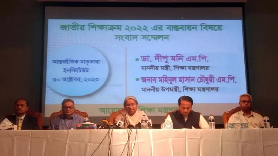 Education minister denounces propaganda surrounding new curriculum
