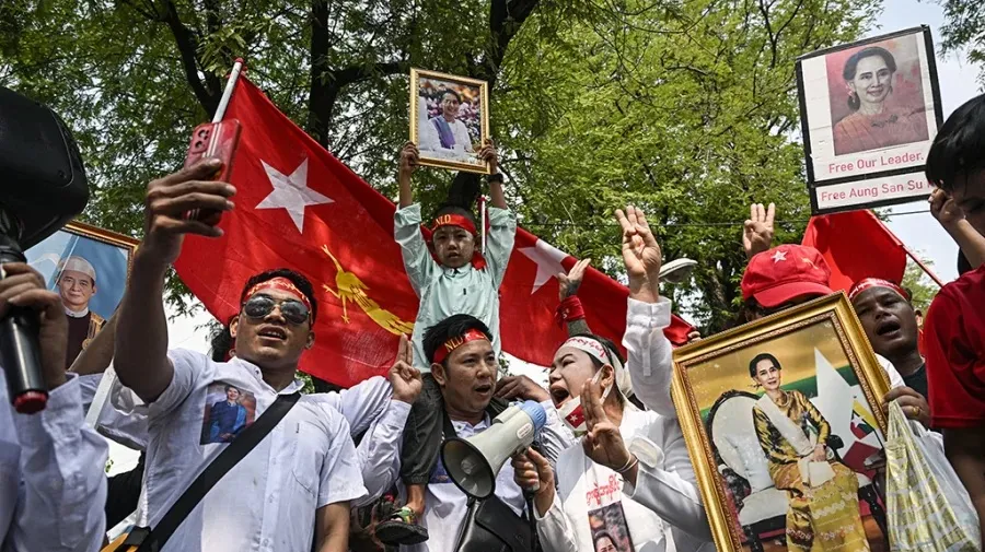 Hundreds of Myanmar anti-junta protesters rally in Bangkok