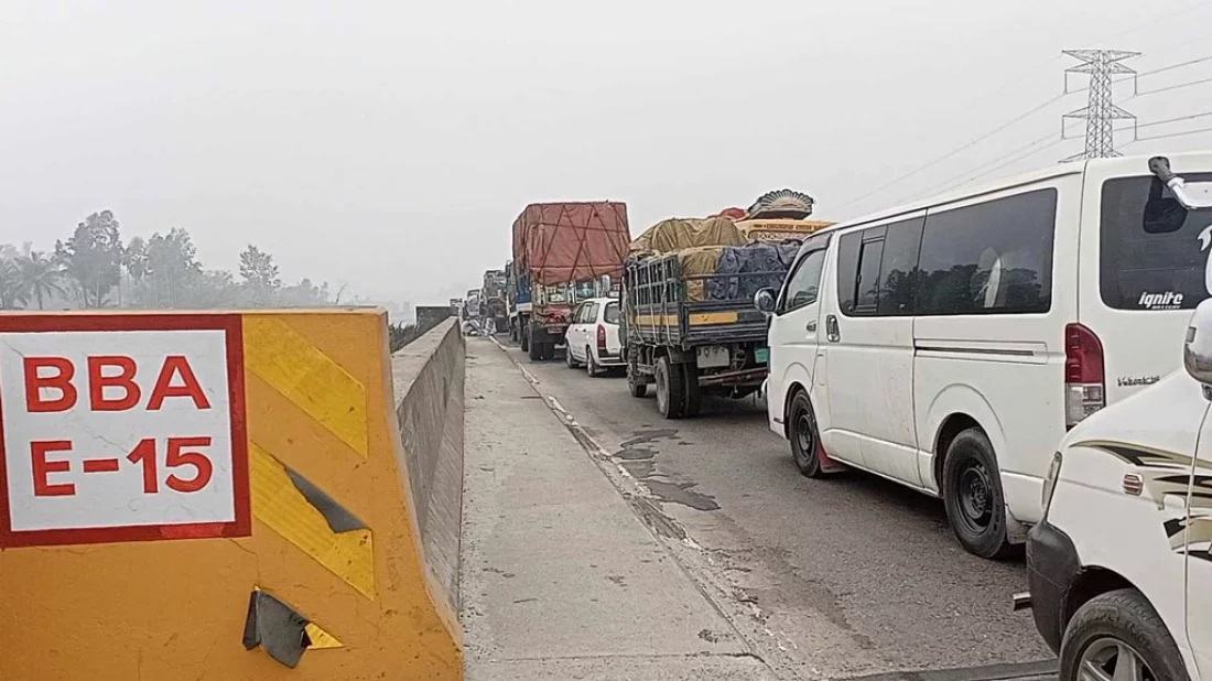 Dhaka-Tangail-Bangabandhu Bridge Highway faces tailback due to dense fog