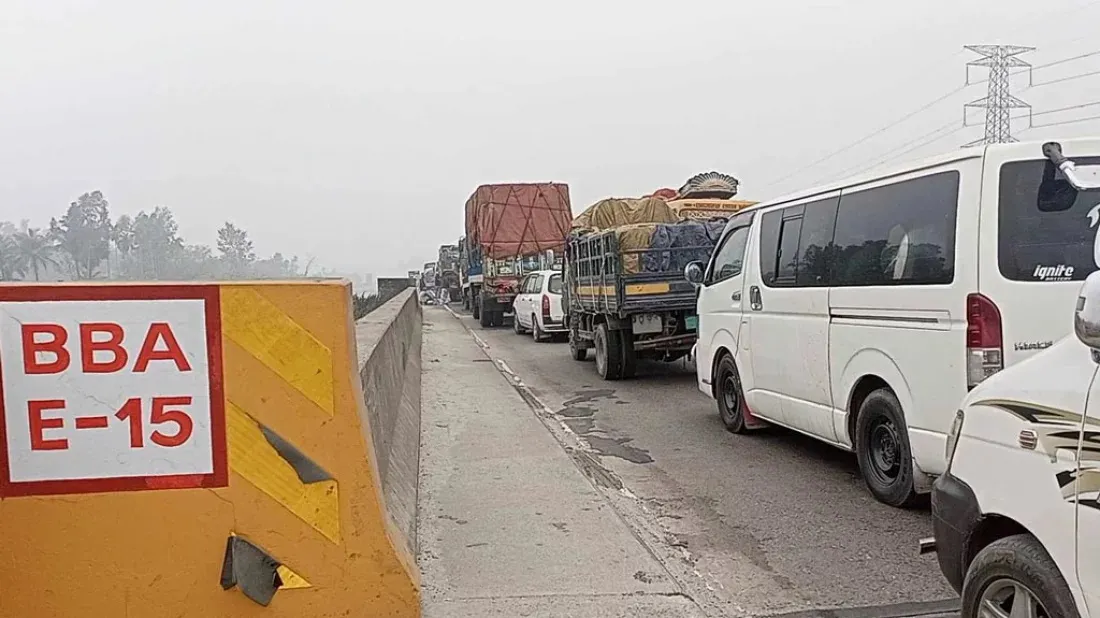 Dhaka-Tangail-Bangabandhu Bridge Highway faces tailback due to dense fog