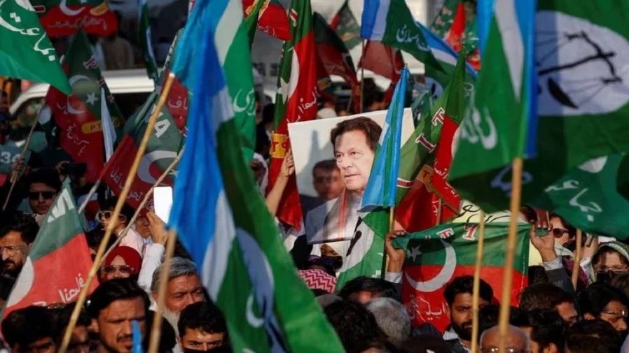 Pakistan's newly elected assembly meets amid pro-Imran protests