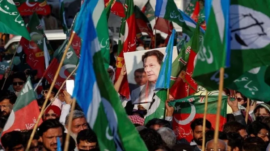 Pakistan's newly elected assembly meets amid pro-Imran protests