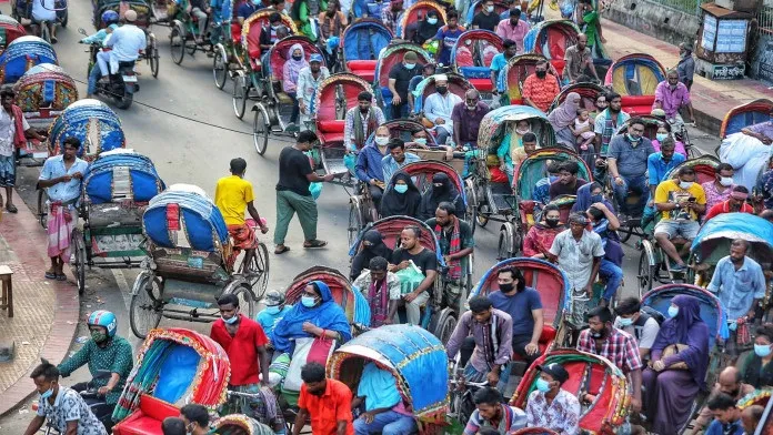 Blockade dents income of ride-hailing drivers, rickshaw pullers