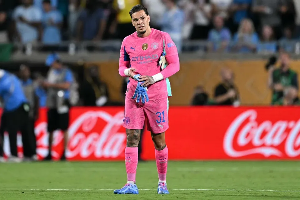 Ederson leaves City for Fenerbahce as Donnarumma waits in wings