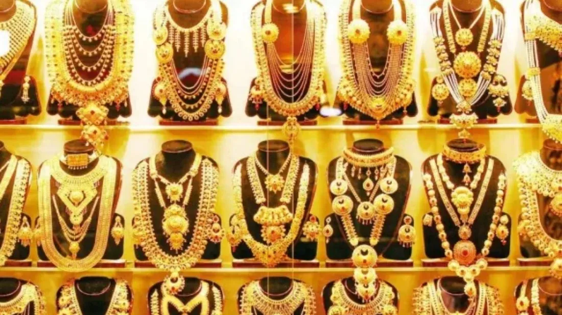 Gold price drops again