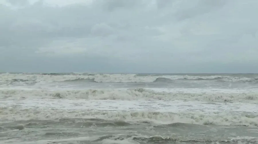 Cyclone Remal quickly approaching coast, 200km away from Payra port