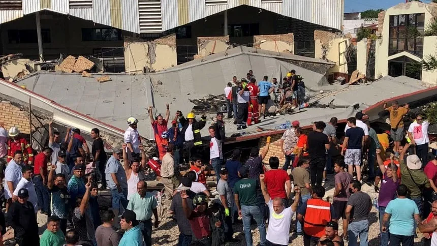 Seven killed in Mexico church roof collapse