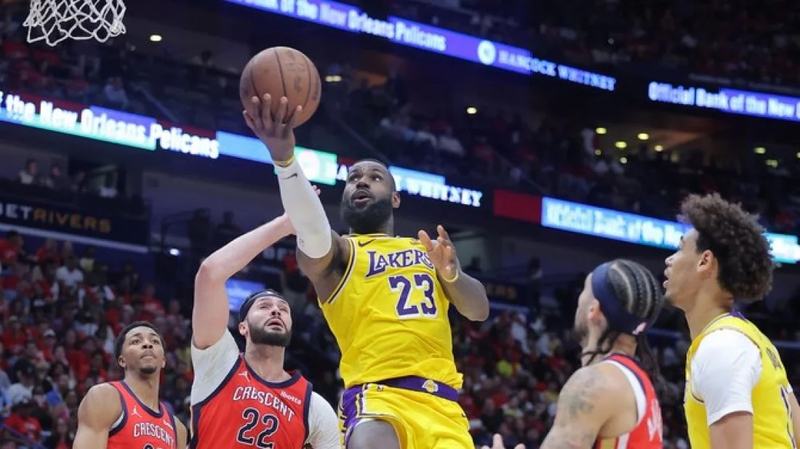 Lakers book playoff date with Nuggets, Kings eliminate Warriors