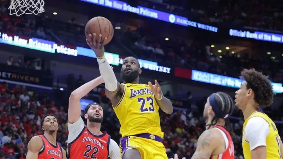 Lakers book playoff date with Nuggets, Kings eliminate Warriors