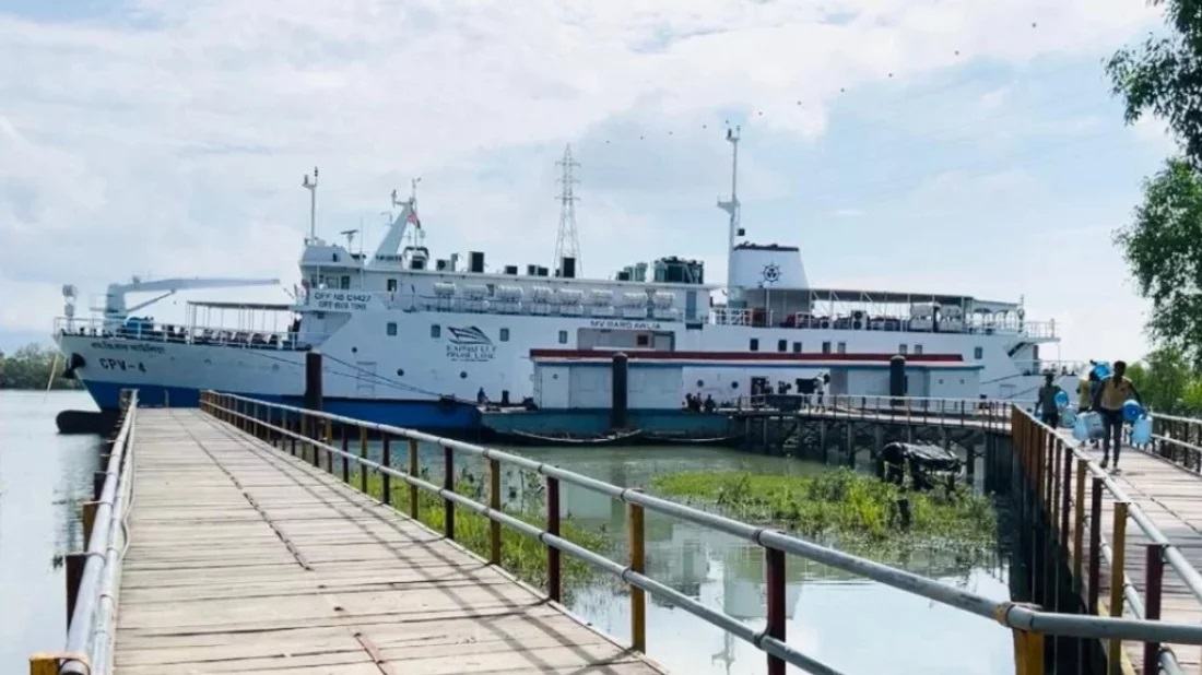 Food-laden ship sets sail from Cox's Bazar to Saint Martin's Island