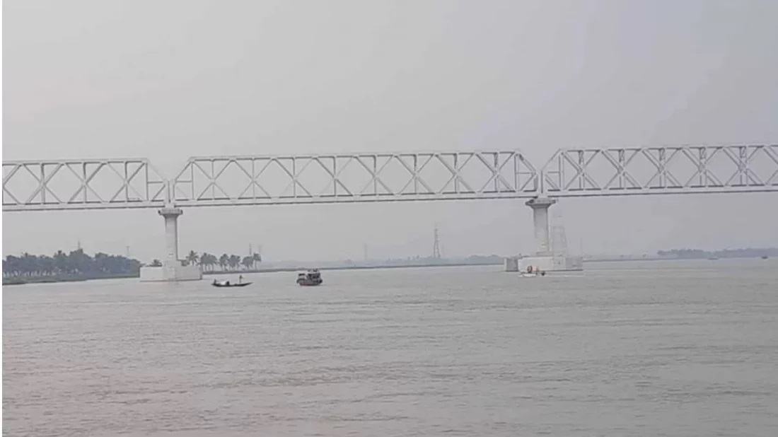 2 missing as cargo ship capsizes after hitting Rupsha railway bridge