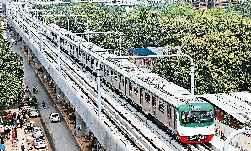 Quader: No additional coaches for metro rail, headway to be reduced