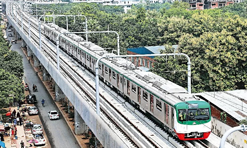 Quader: No additional coaches for metro rail, headway to be reduced