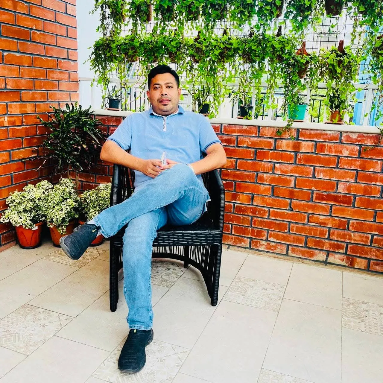 নগর ছাত্রদলের সদস্য সচিবের নেতৃত্বে বহিরাগতদের অবস্থান
