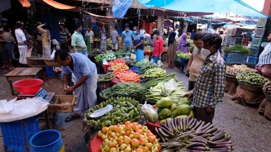 Officials conduct drive with outdated price list of commodities