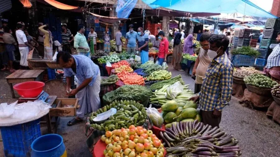 Officials conduct drive with outdated price list of commodities