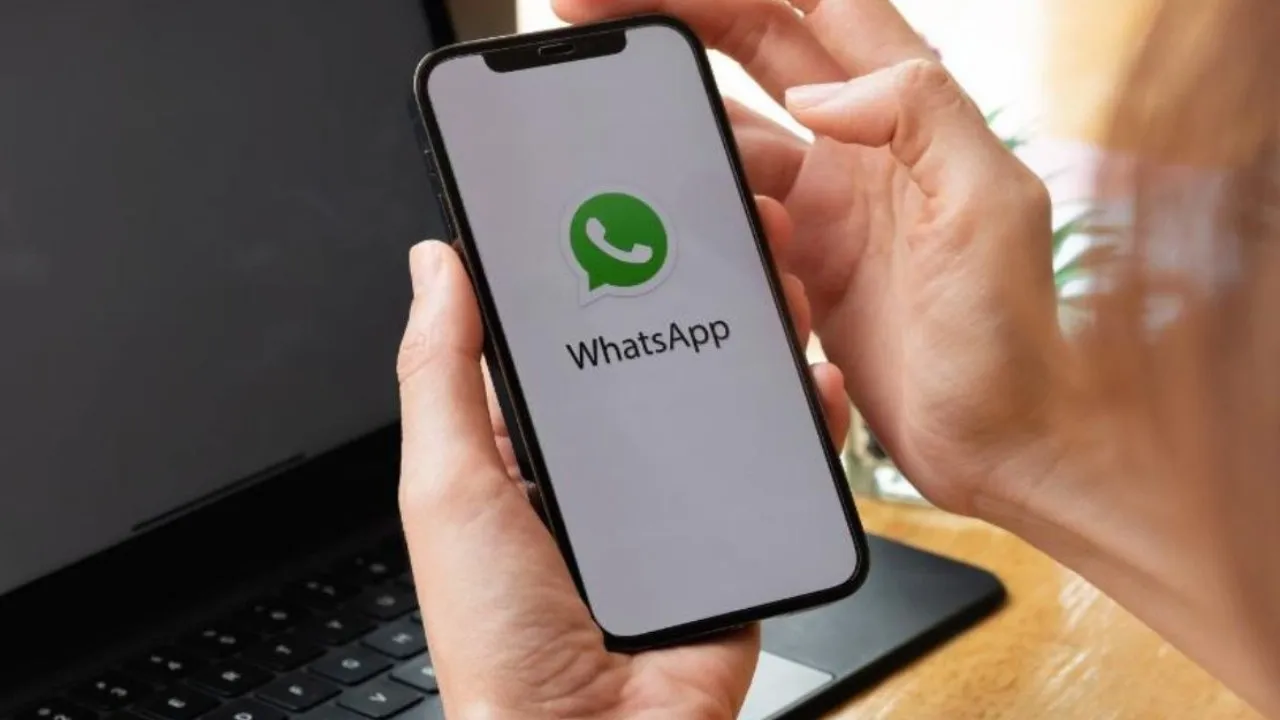 WhatsApp can send files without internet!