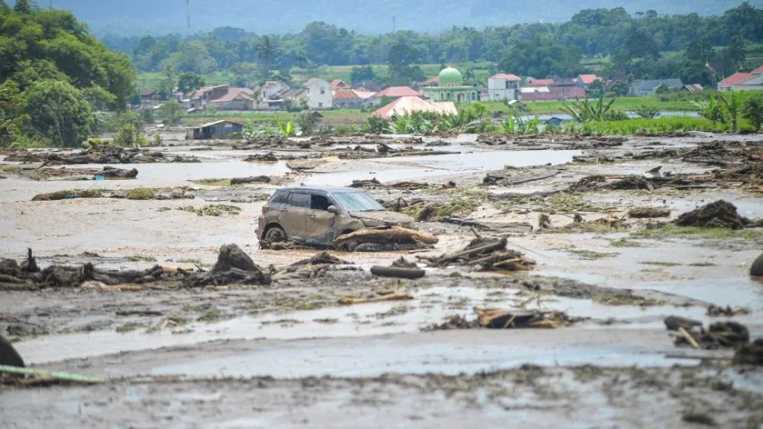 Indonesia floods kill 67 as rescuers race to find missing