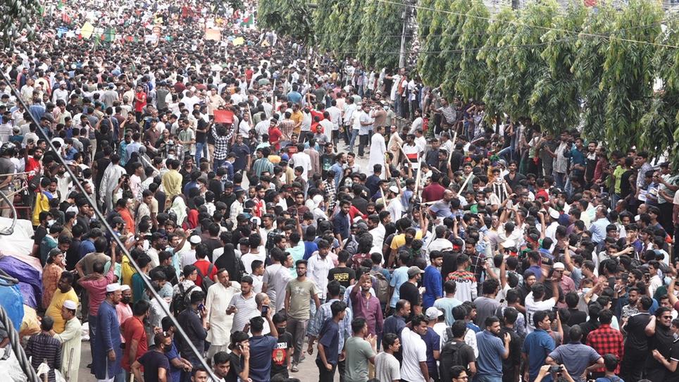 Police will not stop the flow of students in Chittagong