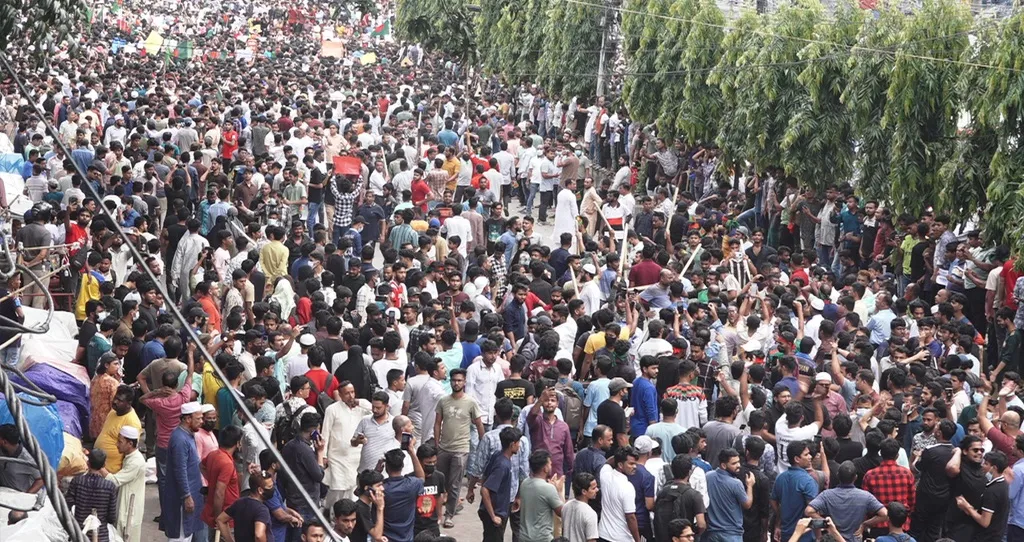 Police will not stop the flow of students in Chittagong