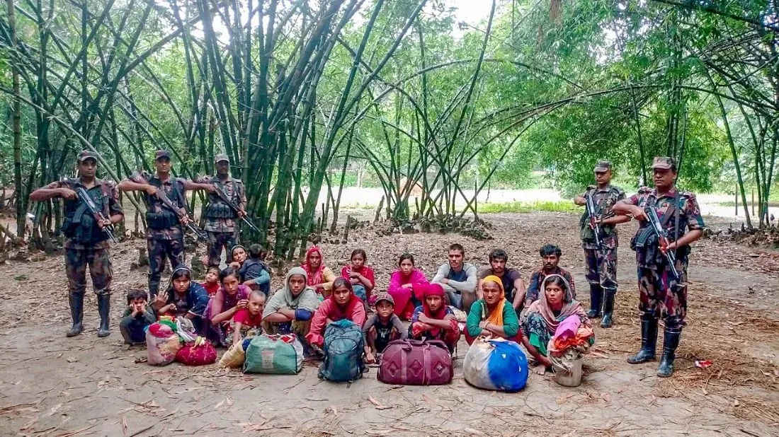 BSF pushes in 20 more through Chapainawabganj border