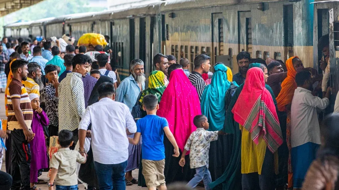 Eid travel trends: Some head home as others return to Dhaka