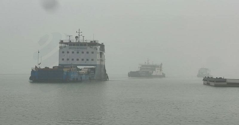 ৭ ঘণ্টা পর পাটুরিয়া-দৌলতদিয়া রুটে ফেরি চলাচল স্বাভাবিক