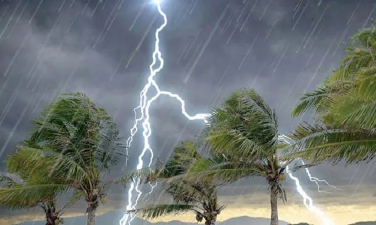 ঝড়-বজ্রসহ বৃষ্টি হতে পারে আজ
