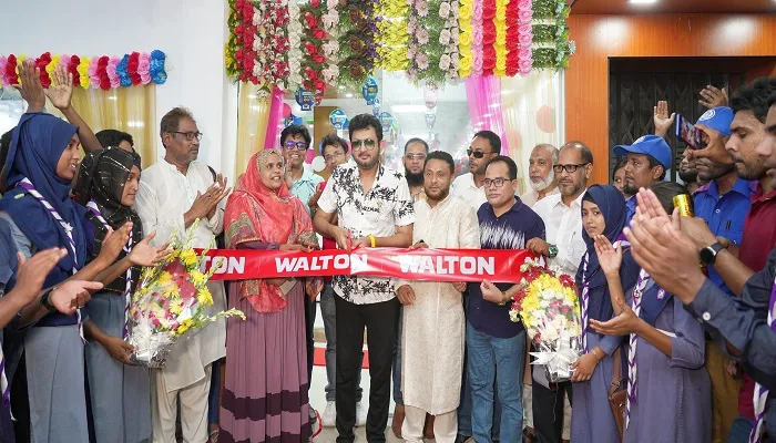 চাঁপাইনবাবগঞ্জে ওয়ালটন এক্সক্লুসিভ শোরুম ‘রিলায়েন্স এন্টারপ্রাইজ’ উদ্বোধন