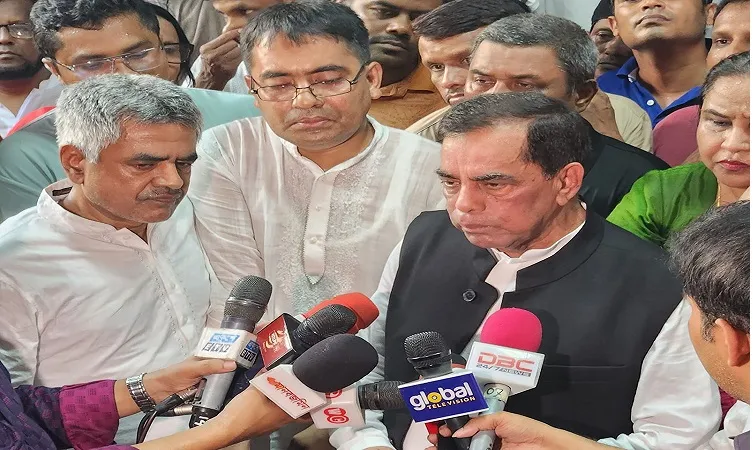 ঢাকা-১৭ আসনে মনোনয়নপত্র জমা দিলেন ওয়াকিল উদ্দিন